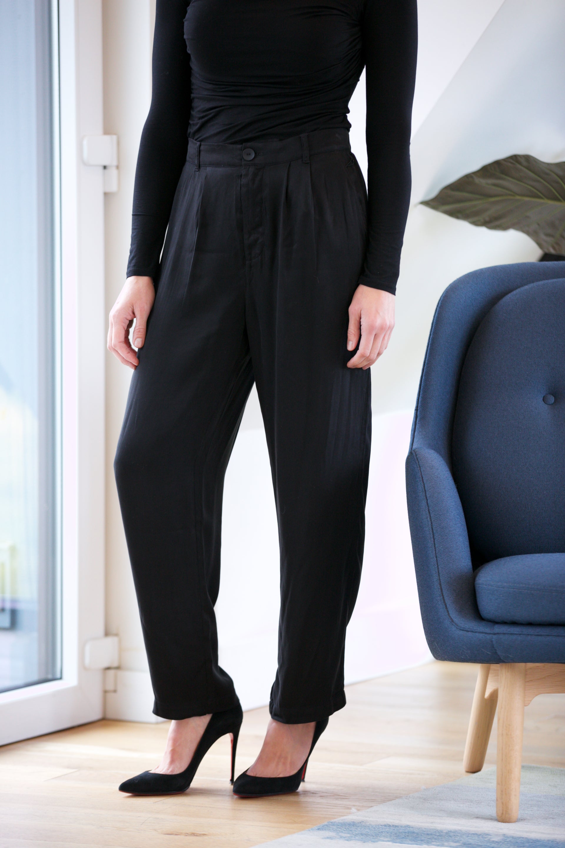 Bella Dahl Pleat Front Trouser Black