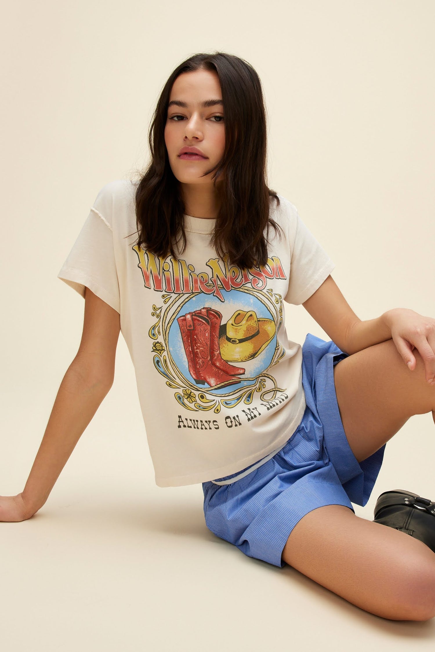 DAYDREAMER Willie Nelson Paisley Reverse GF Tee