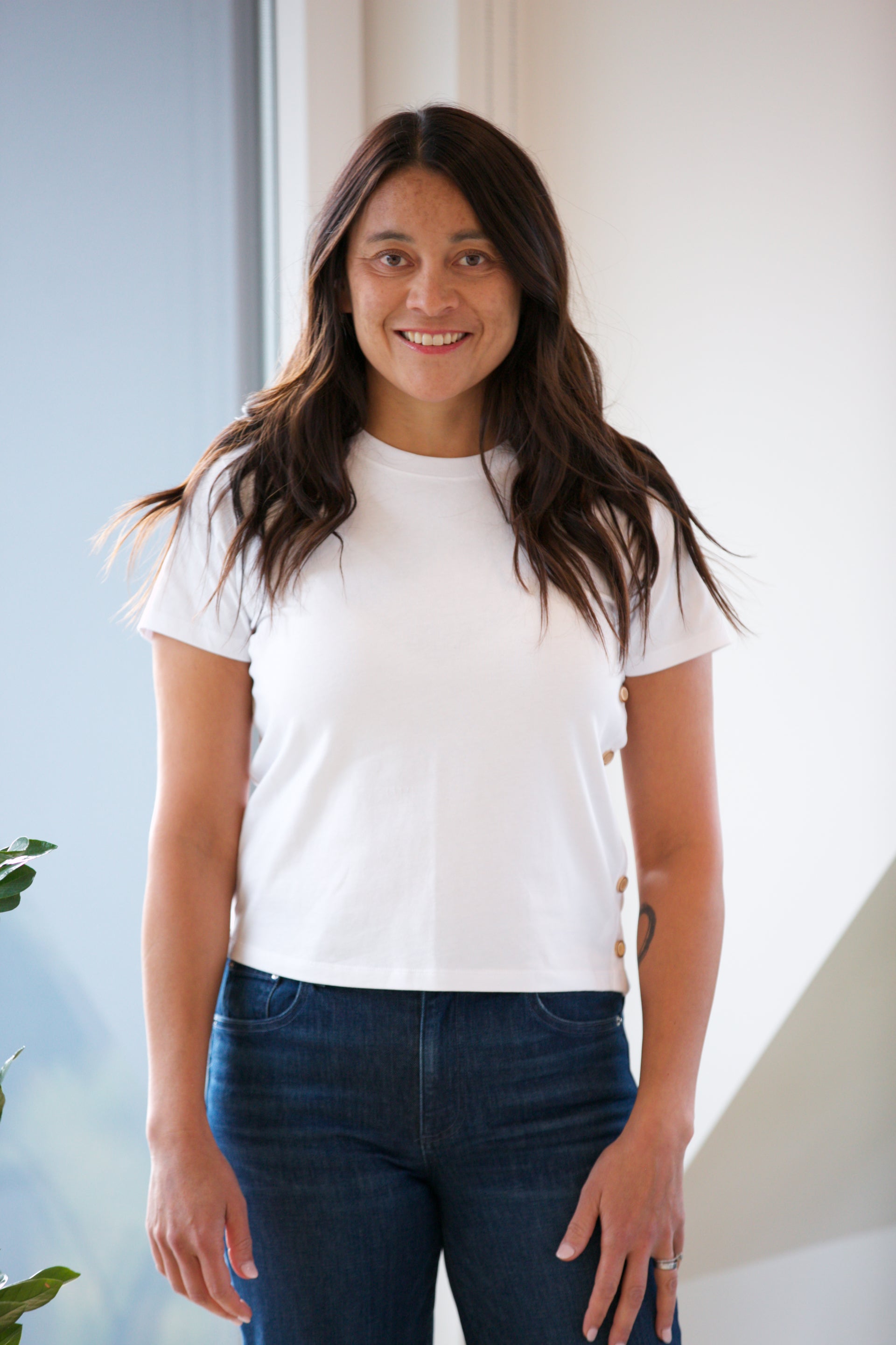 FRAME Side Detail Button Tee in White