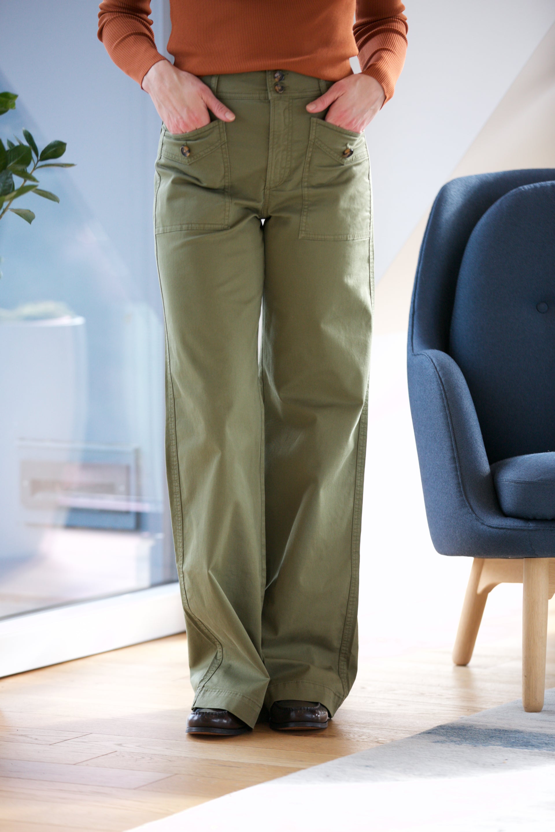 JOE'S JEANS The Premium Cargo Wide Leg in Burnt Olive