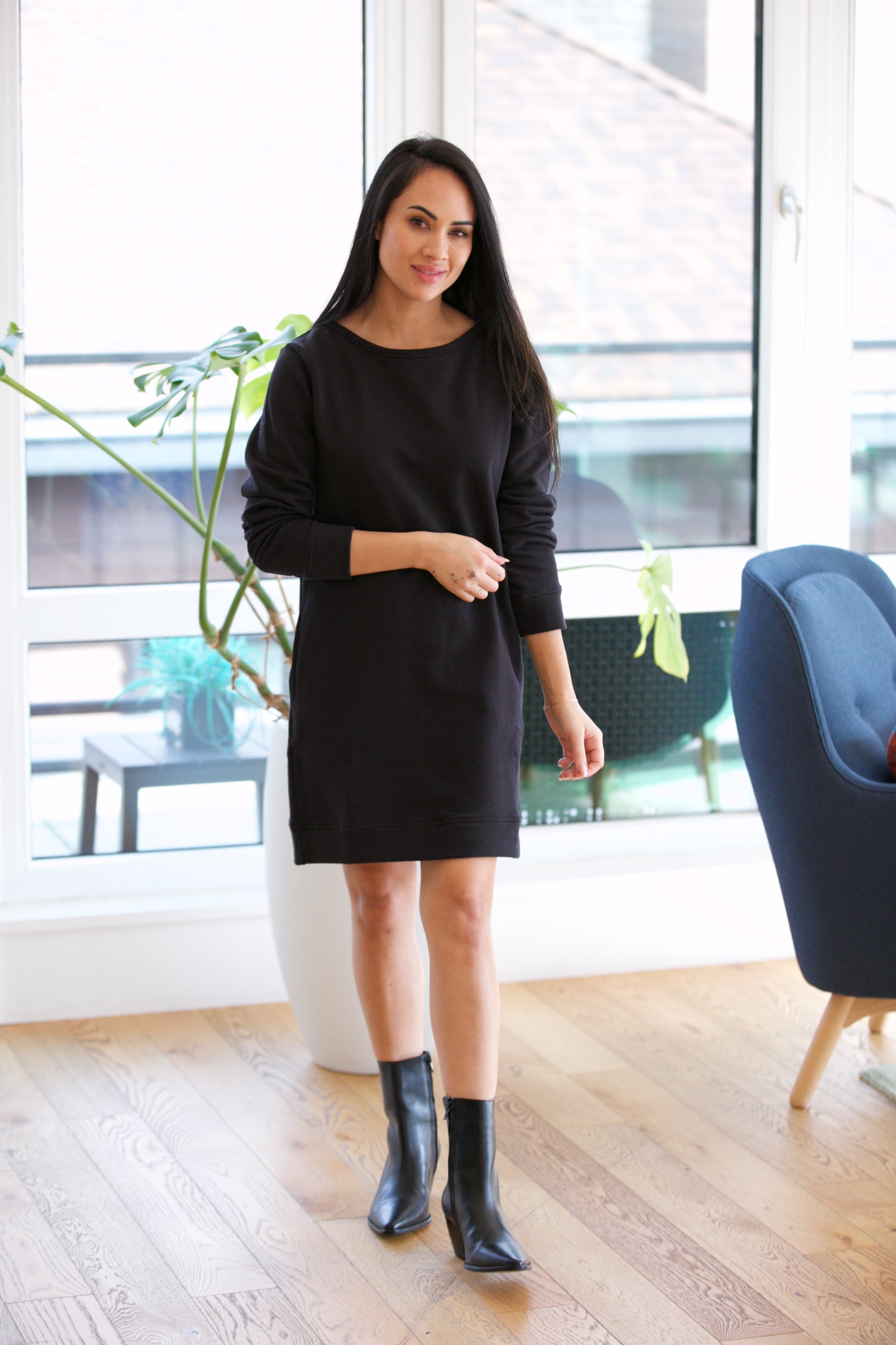 Mata Traders Sweatshirt Dress in Black Loop Knit